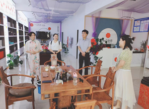 党委副书记王新建到众芳牡丹产业集团开展访企拓岗促就业活动